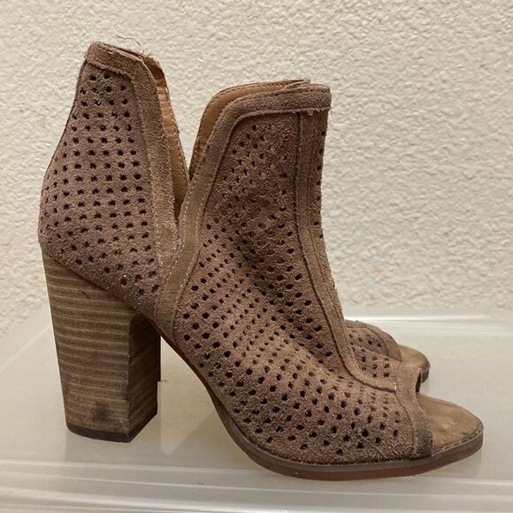 Lucky Brand Larise Laser Cut Suede Peep Toe Ankle Boots Size 6 - Picture 4 of 8